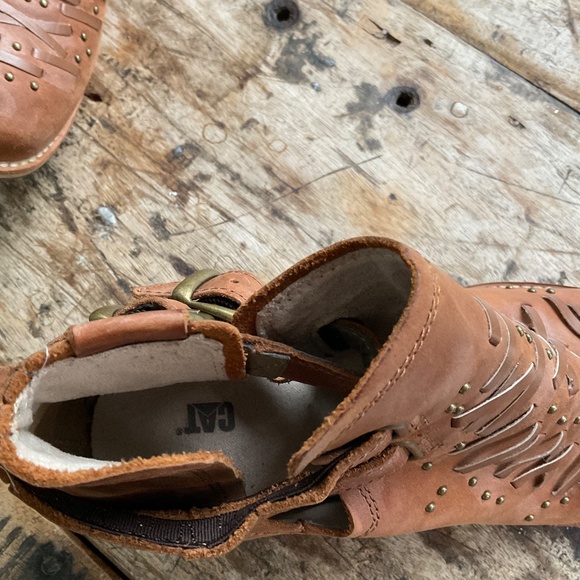 Catepillar CAT tan leather boots 8. - Picture 11 of 14
